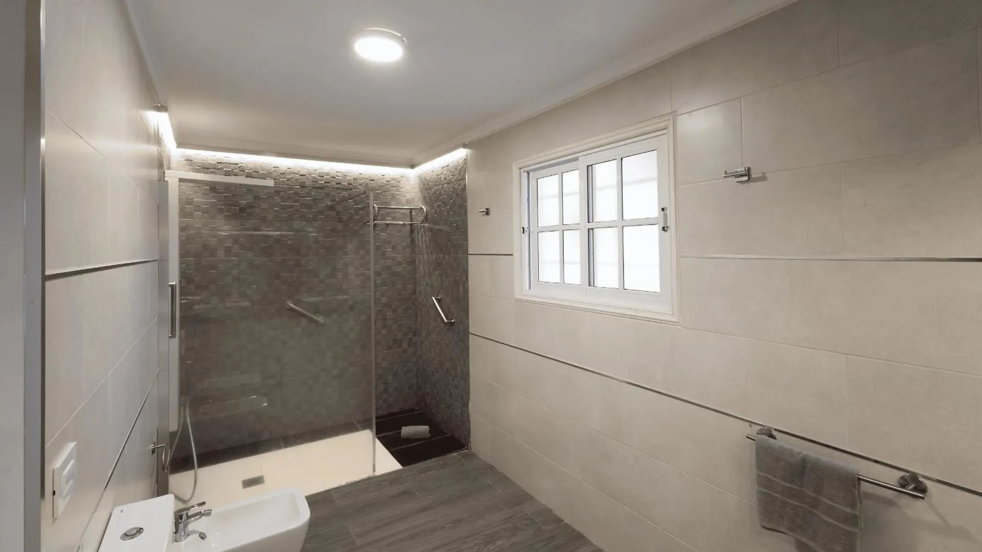 Luxury Villa With Heated Pool, Jacuzzi, Gym, And Gardens Puerto de la Cruz  Puerto de la Cruz (Tenerife)