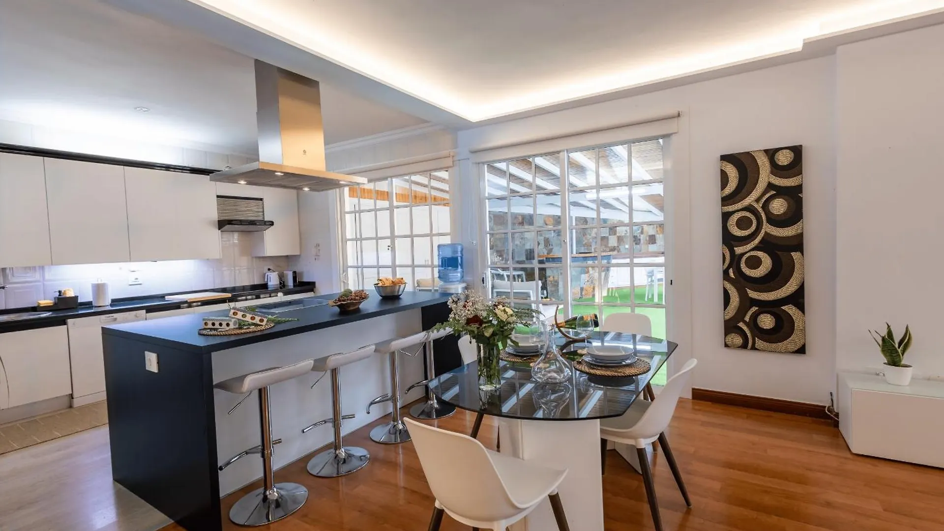 Luxury Villa With Heated Pool, Jacuzzi, Gym, And Gardens Puerto de la Cruz