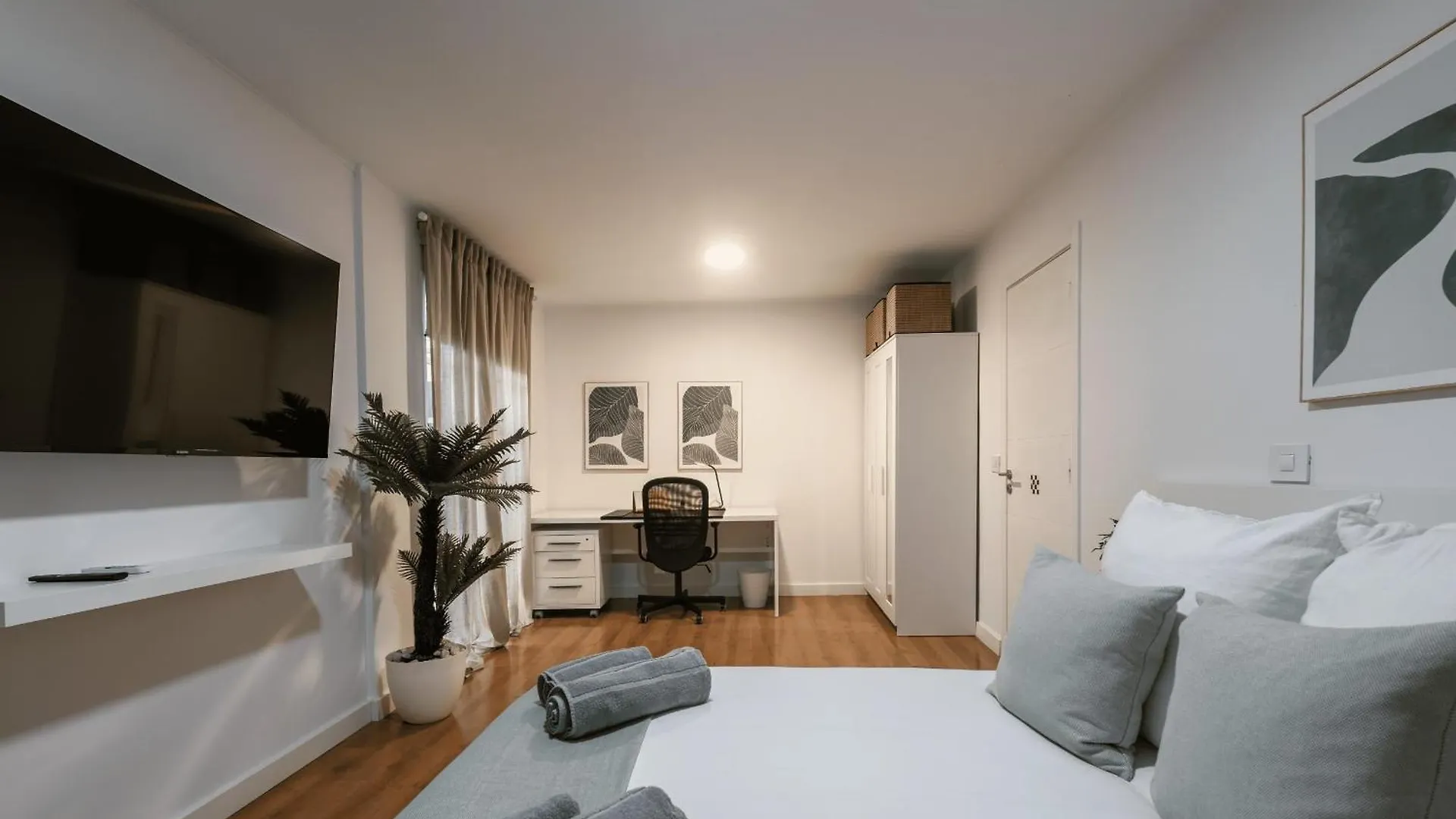 Alpehytte Luxury Villa With Heated Pool, Jacuzzi, Gym, And Gardens Puerto de la Cruz