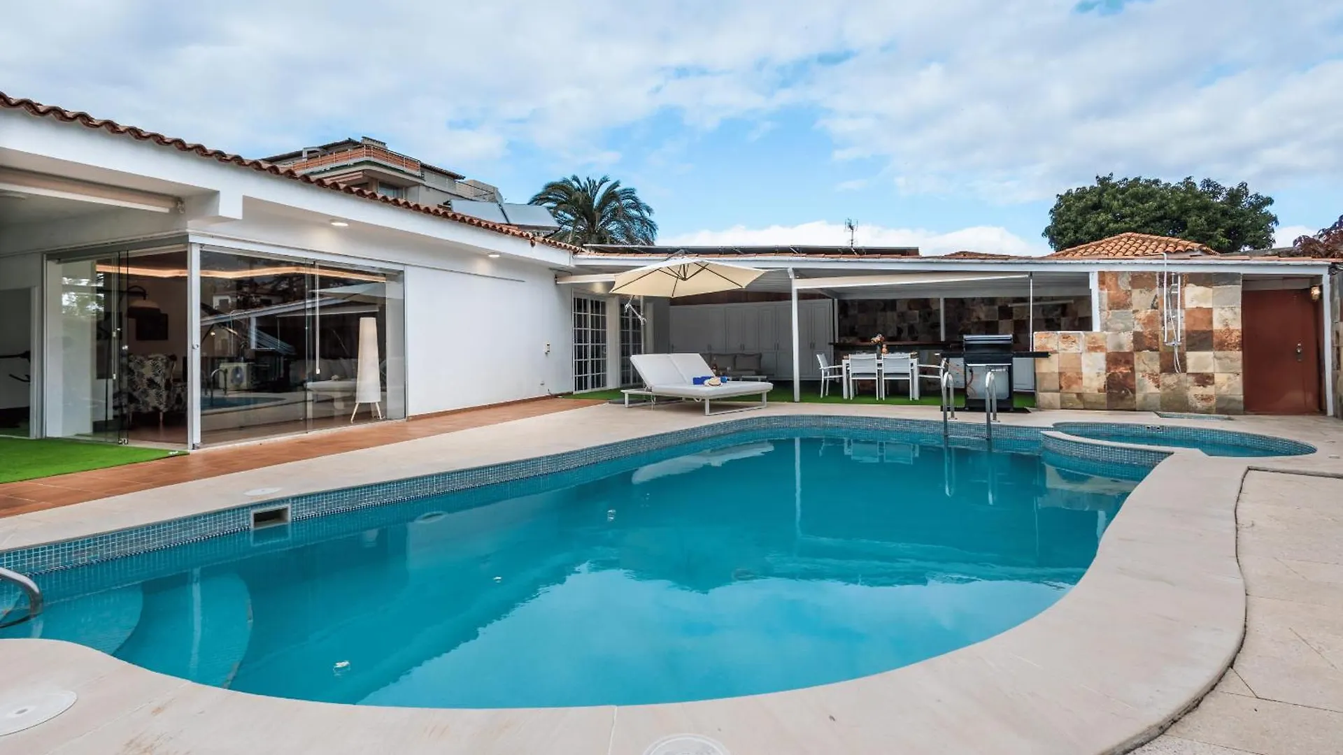Alpehytte Luxury Villa With Heated Pool, Jacuzzi, Gym, And Gardens Puerto de la Cruz  Spanien
