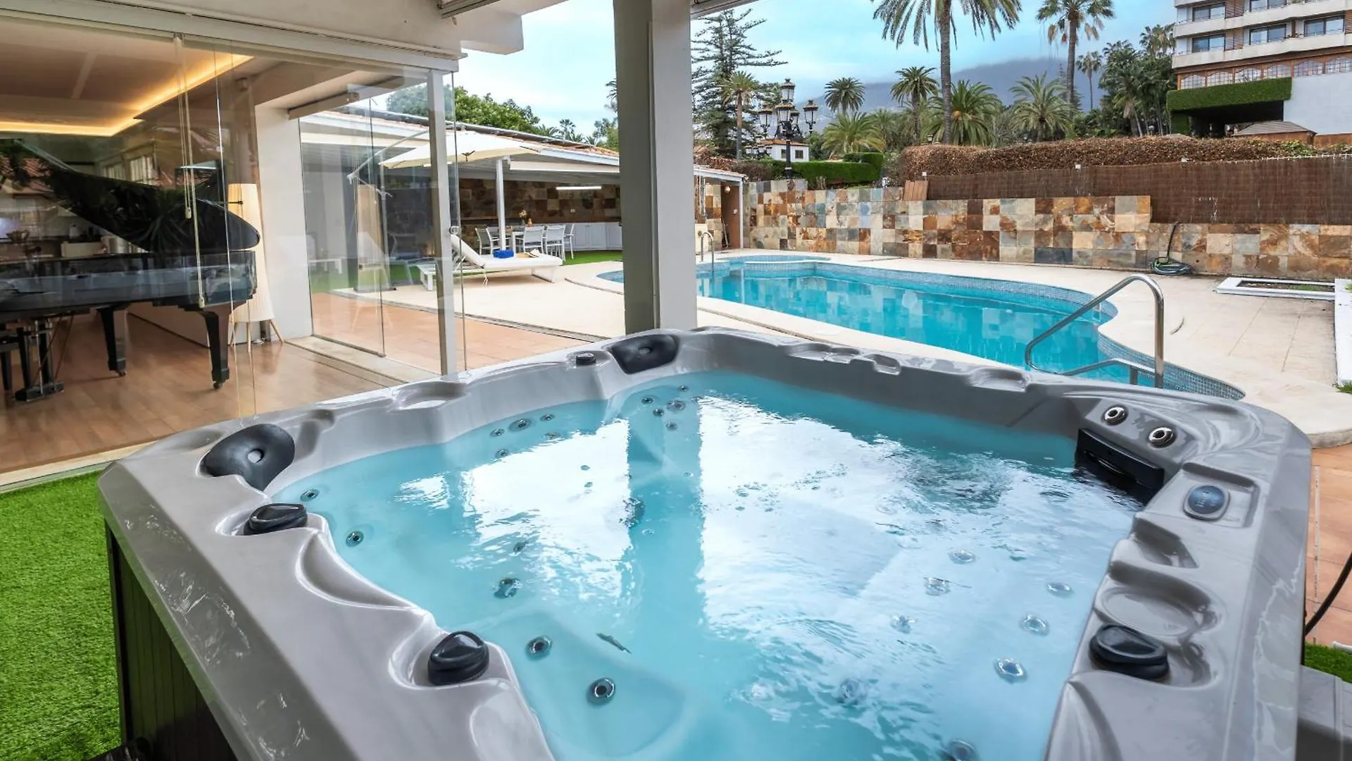 Alpehytte Luxury Villa With Heated Pool, Jacuzzi, Gym, And Gardens Puerto de la Cruz