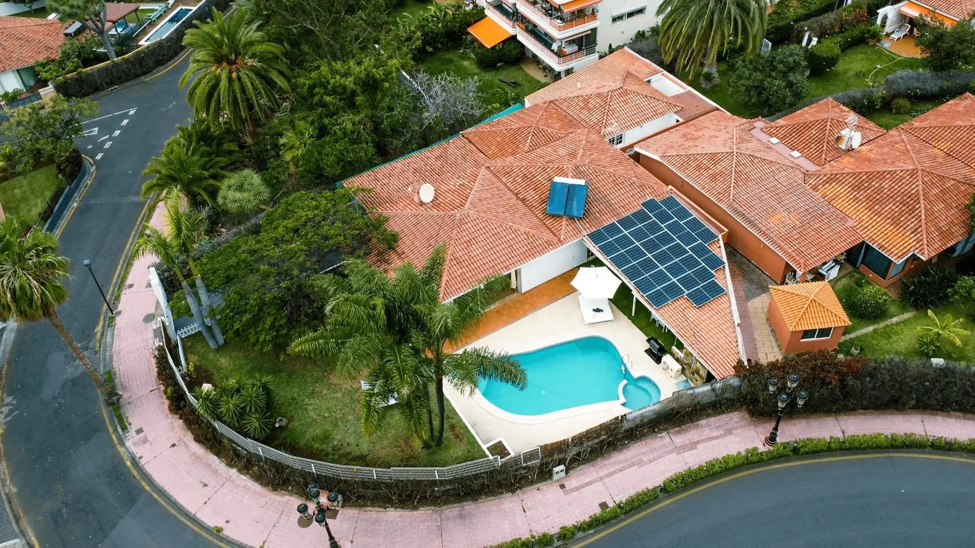 Luxury Villa With Heated Pool, Jacuzzi, Gym, And Gardens Puerto de la Cruz  0*, Puerto de la Cruz (Tenerife)