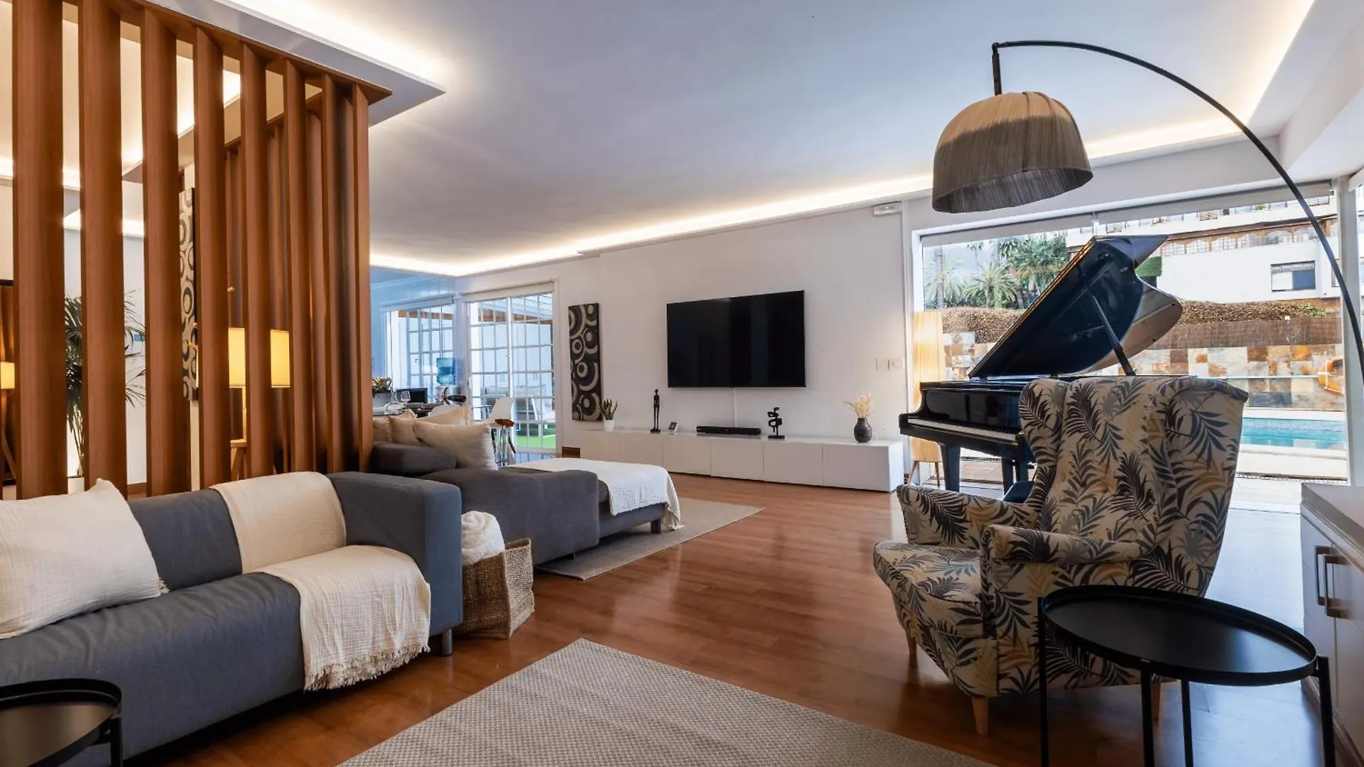 Σαλέ Luxury Villa With Heated Pool, Jacuzzi, Gym, And Gardens Πουέρτο Ντε Λα Κρουζ